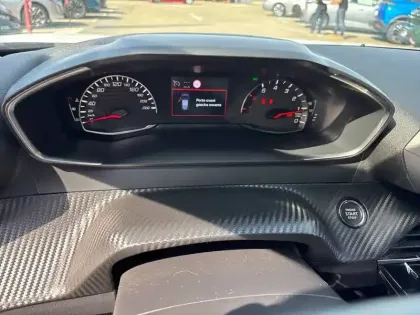 Photo 9 Peugeot 2008  PureTech 100 S&S BVM6