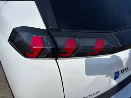 Photo 16 Peugeot 2008  PureTech 100 S&S BVM6