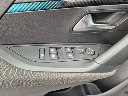 Photo 35 Peugeot 2008  PureTech 100 S&S BVM6