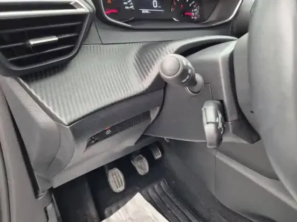 Photo 36 Peugeot 2008  PureTech 100 S&S BVM6
