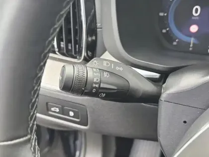Photo 14 Volvo Xc60  T6 Hybride Rechargeable 253 + 145ch Ultra Style Dark Geartronic 8 AWD