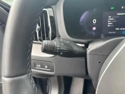 Photo 14 Volvo Xc60  T6 Hybride Rechargeable 253 + 145ch Plus Style Dark Geartronic 8 AWD