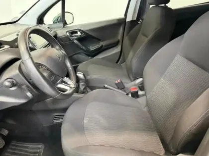 Photo 8 Peugeot 208  1.2  82 Style 5 portes GPS Radar Carplay