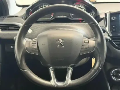 Photo 14 Peugeot 208  1.2  82 Style 5 portes GPS Radar Carplay