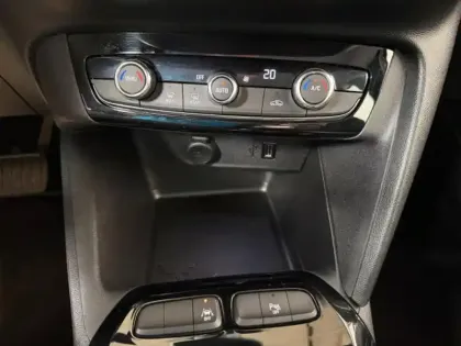 Photo 12 Opel Corsa  -e 136 Elegance / Carplay / Caméra