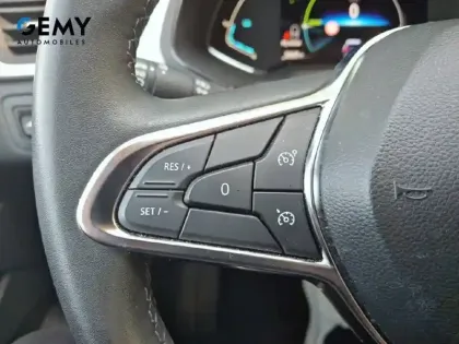 Photo 14 Renault Captur  E-Tech full hybrid 145