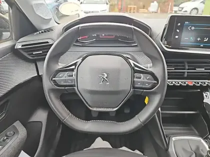 Photo 8 Peugeot 208  PureTech 100 S&S BVM6