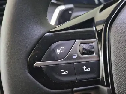 Photo 30 Peugeot 208  Hybrid 110 ch e-DCS6