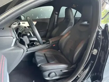Photo 11 Mercedes CLA  200 d Coupé AMG Line