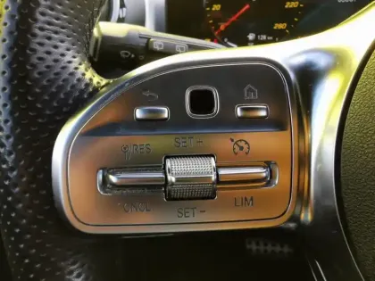 Photo 19 Mercedes Classe A 200 Compacte AMGLine 163 ch 7G