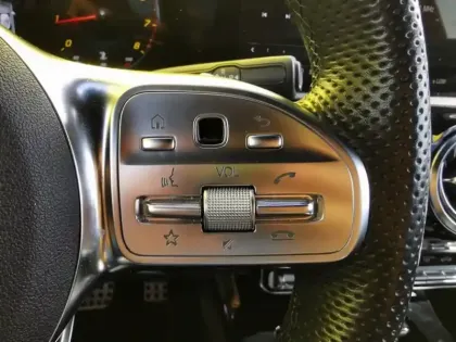 Photo 18 Mercedes Classe A 200 Compacte AMGLine 163 ch 7G