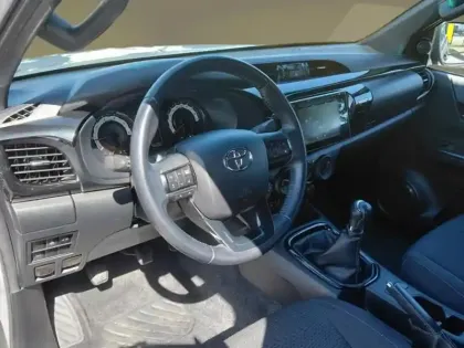 Photo 10 Toyota Hilux Xtra Cab Invincible 4WD