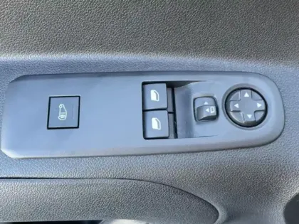 Photo 11 Opel Combo  Cargo M 650kg BlueHDi 100ch S&S Pack Premium Connect