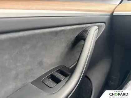 Photo 13 Tesla Model Y  Grande Autonomie Dual Motor AWD