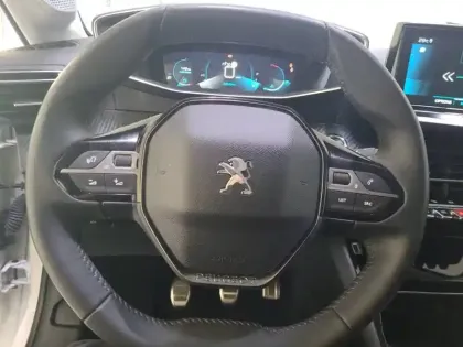 Photo 28 Peugeot 208  PureTech 100 S&S BVM6
