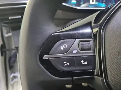 Photo 46 Peugeot 208  PureTech 100 S&S BVM6