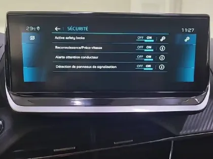 Photo 41 Peugeot 208  PureTech 100 S&S BVM6
