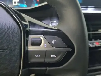 Photo 47 Peugeot 208  PureTech 100 S&S BVM6