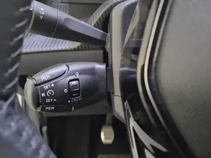 Photo 45 Peugeot 208  PureTech 100 S&S BVM6
