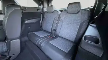 Photo 13 Peugeot 5008  Hybrid 145 ch e-DCS6