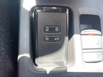 Photo 21 Renault Captur  E-Tech full hybrid 160 ch