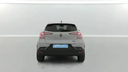 Photo 12 Renault Captur  E-Tech full hybrid 145 ch