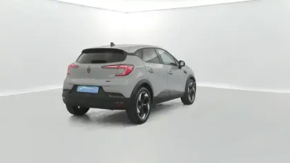 Photo 13 Renault Captur  E-Tech full hybrid 145 ch