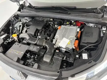 Photo 35 Renault Captur  E-Tech full hybrid 145 ch