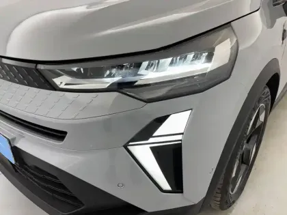 Photo 34 Renault Captur  E-Tech full hybrid 145 ch