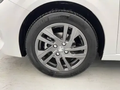Photo 16 Peugeot 208  PureTech 75 S&S BVM5