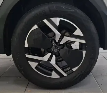 Photo 18 Peugeot 2008  PureTech 130 S&S EAT8