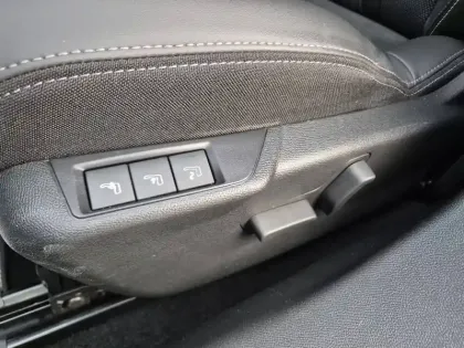 Photo 35 Peugeot 2008  PureTech 130 S&S BVM6
