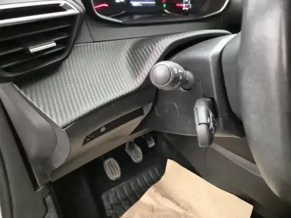 Photo 20 Peugeot 2008  PureTech 100 S&S BVM6
