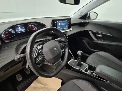 Photo 11 Peugeot 2008  PureTech 100 S&S BVM6