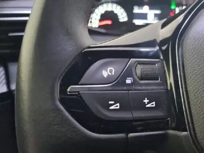 Photo 45 Peugeot 2008  PureTech 100 S&S BVM6