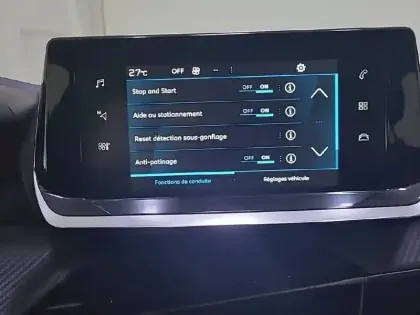 Photo 40 Peugeot 2008  PureTech 100 S&S BVM6