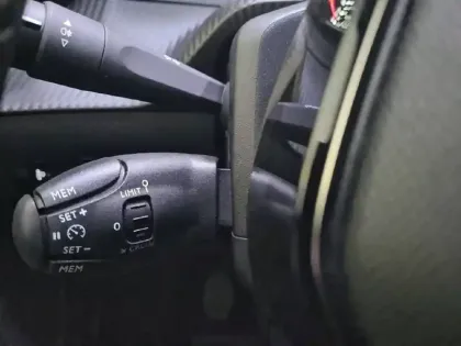 Photo 44 Peugeot 2008  PureTech 100 S&S BVM6