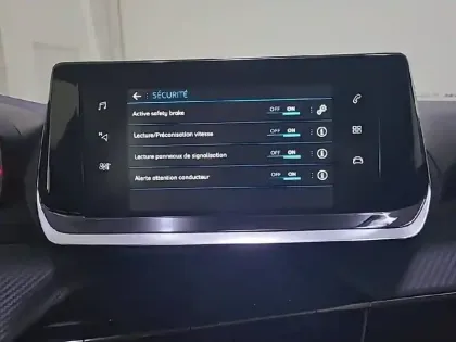 Photo 41 Peugeot 2008  PureTech 100 S&S BVM6