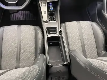 Photo 24 Peugeot 408  PHEV 180 e-EAT8