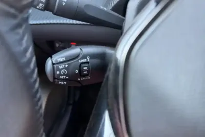 Photo 21 Peugeot 208  Electrique 50 kWh 136ch