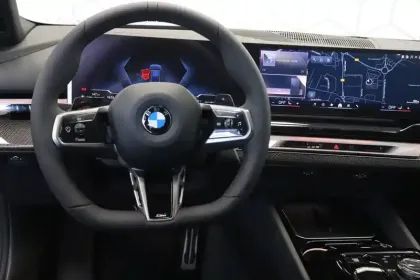 Photo 41 BMW Serie 5 Touring 540d xDrive 303 ch BVA8