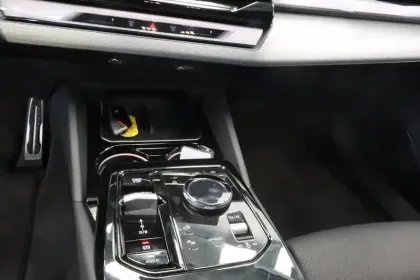 Photo 13 BMW Serie 5 Touring 540d xDrive 303 ch BVA8