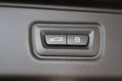 Photo 49 BMW Serie 5 Touring 540d xDrive 303 ch BVA8