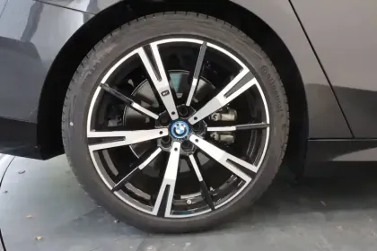 Photo 6 BMW Serie 5 Touring 540d xDrive 303 ch BVA8