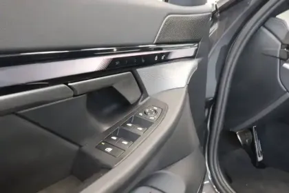 Photo 8 BMW Serie 5 Touring 540d xDrive 303 ch BVA8
