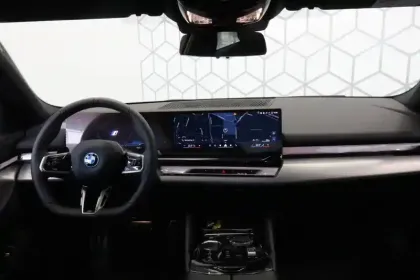 Photo 21 BMW Serie 5 Touring 540d xDrive 303 ch BVA8