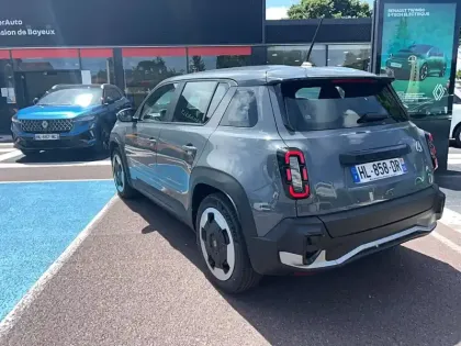 Photo 5 Renault 4 Renault  E-Tech Electrique 150 ch autonomie confort
