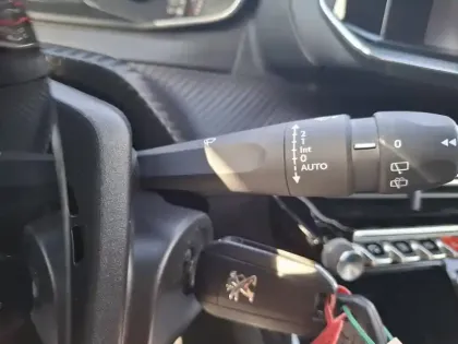 Photo 31 Peugeot 2008  PureTech 100 S&S BVM6