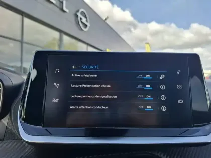 Photo 25 Peugeot 2008  PureTech 100 S&S BVM6
