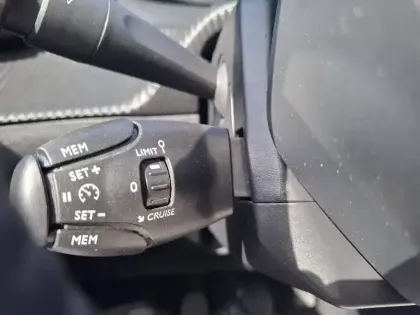 Photo 32 Peugeot 2008  PureTech 100 S&S BVM6